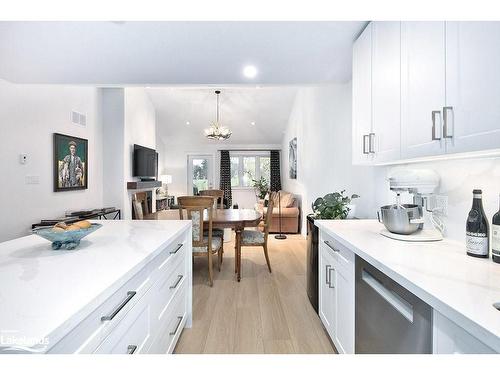 121 Dove Drive, Thornbury, ON - Indoor Photo Showing Kitchen With Upgraded Kitchen