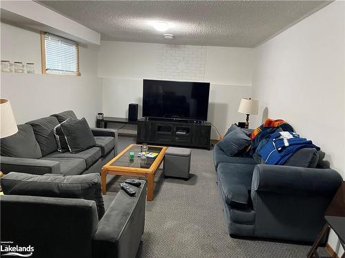 190 Taylor Road, Bracebridge, ON - Indoor Photo Showing Living Room