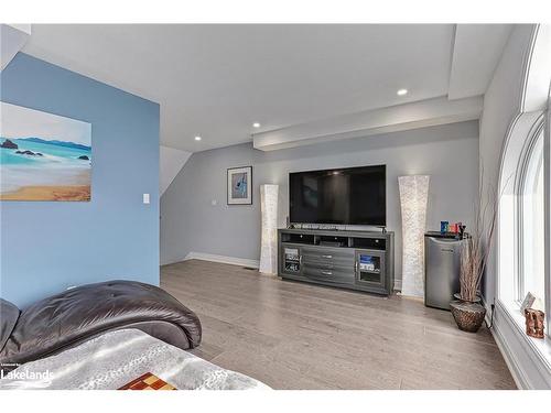 15-209707 Highway 26 Highway, The Blue Mountains, ON - Indoor Photo Showing Living Room