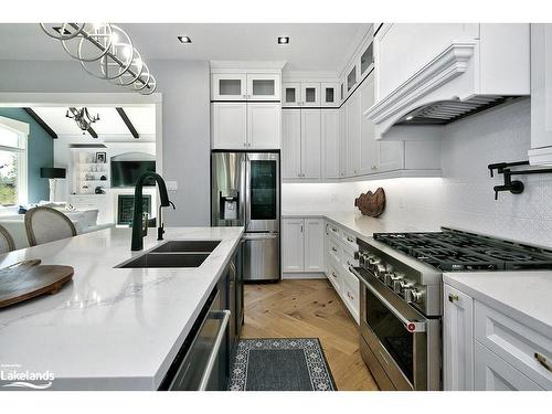 154 Landry Lane, Thornbury, ON - Indoor Photo Showing Kitchen With Double Sink With Upgraded Kitchen