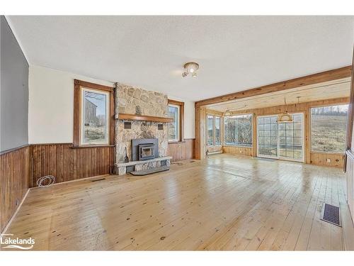 556341 6Th Line, The Blue Mountains, ON - Indoor Photo Showing Living Room With Fireplace