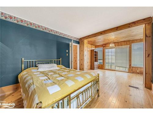 556341 6Th Line, The Blue Mountains, ON - Indoor Photo Showing Bedroom