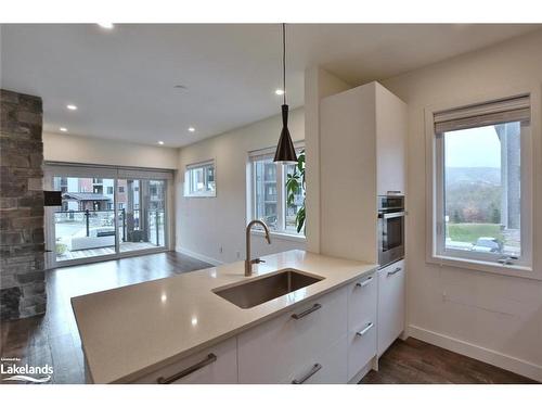 207-11 Beckwith Lane, The Blue Mountains, ON - Indoor Photo Showing Kitchen With Upgraded Kitchen