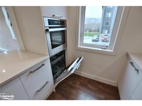 207-11 Beckwith Lane, The Blue Mountains, ON - Indoor Photo Showing Kitchen