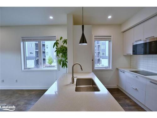 207-11 Beckwith Lane, The Blue Mountains, ON - Indoor Photo Showing Kitchen