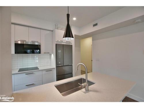 207-11 Beckwith Lane, The Blue Mountains, ON - Indoor Photo Showing Kitchen With Double Sink