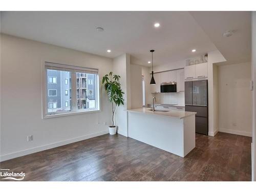 207-11 Beckwith Lane, The Blue Mountains, ON - Indoor Photo Showing Kitchen