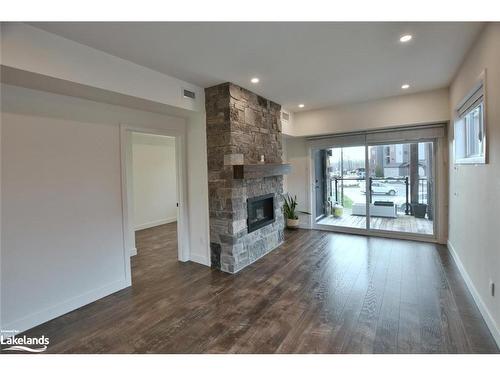 207-11 Beckwith Lane, The Blue Mountains, ON - Indoor Photo Showing Living Room With Fireplace