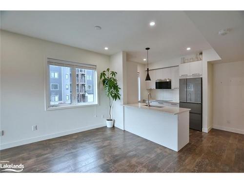 207-11 Beckwith Lane, The Blue Mountains, ON - Indoor Photo Showing Kitchen