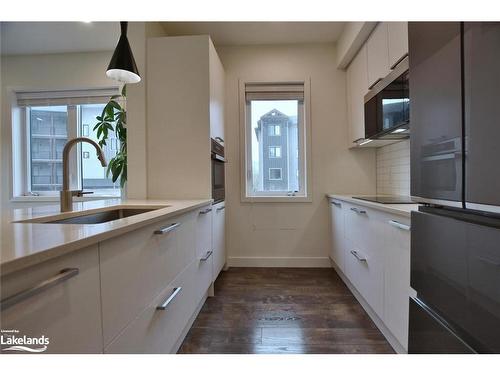 207-11 Beckwith Lane, The Blue Mountains, ON - Indoor Photo Showing Kitchen