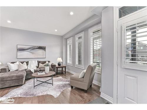 31 Gilpin Crescent, Collingwood, ON - Indoor Photo Showing Living Room