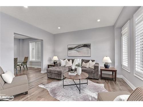 31 Gilpin Crescent, Collingwood, ON - Indoor Photo Showing Living Room