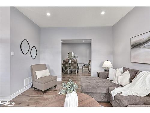 31 Gilpin Crescent, Collingwood, ON - Indoor Photo Showing Living Room