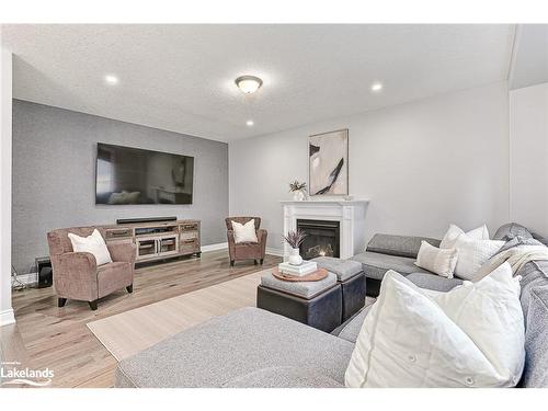 31 Gilpin Crescent, Collingwood, ON - Indoor Photo Showing Living Room With Fireplace