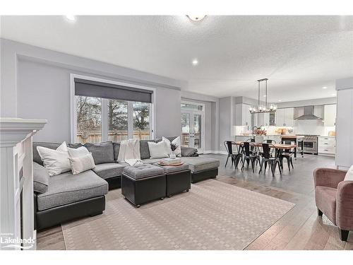 31 Gilpin Crescent, Collingwood, ON - Indoor Photo Showing Living Room