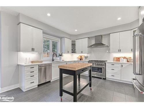 31 Gilpin Crescent, Collingwood, ON - Indoor Photo Showing Kitchen With Stainless Steel Kitchen