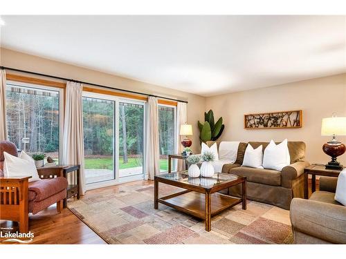 6123  27/28 Nottawasaga Sideroad, Stayner, ON - Indoor Photo Showing Living Room