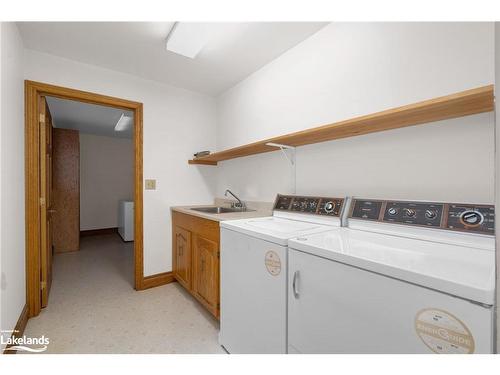 7598 6/7 Sideroad Nottawasaga, Creemore, ON - Indoor Photo Showing Laundry Room