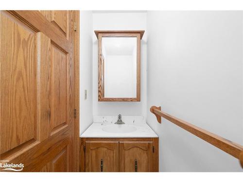 7598 6/7 Sideroad Nottawasaga, Creemore, ON - Indoor Photo Showing Bathroom