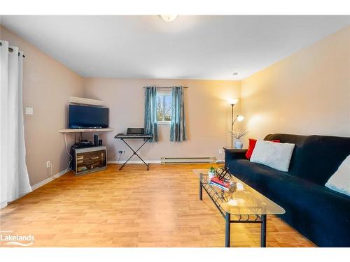 17 Louisa Street, Parry Sound, ON - Indoor Photo Showing Living Room