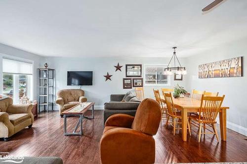 96 Lockhart Road, Collingwood, ON - Indoor Photo Showing Living Room