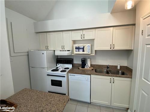 516-796468 Grey Road 19, The Blue Mountains, ON - Indoor Photo Showing Kitchen With Double Sink