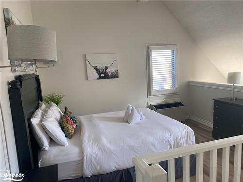 516-796468 Grey Road 19, The Blue Mountains, ON - Indoor Photo Showing Bedroom