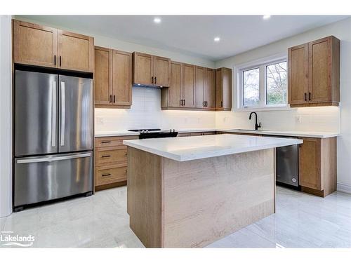 164 Rosanne Circle, Wasaga Beach, ON - Indoor Photo Showing Kitchen With Upgraded Kitchen