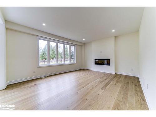 164 Rosanne Circle, Wasaga Beach, ON - Indoor Photo Showing Living Room With Fireplace