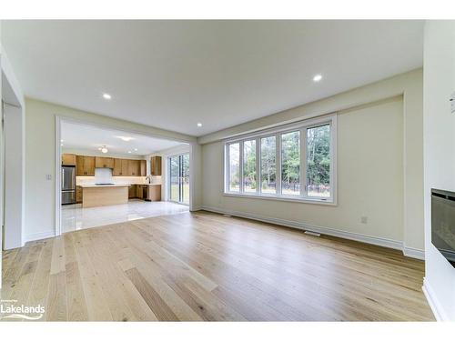 164 Rosanne Circle, Wasaga Beach, ON - Indoor Photo Showing Living Room With Fireplace