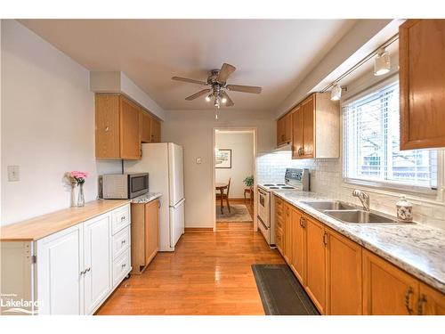 67 Carruthers Crescent, Barrie, ON - Indoor Photo Showing Kitchen With Double Sink