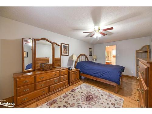 67 Carruthers Crescent, Barrie, ON - Indoor Photo Showing Bedroom