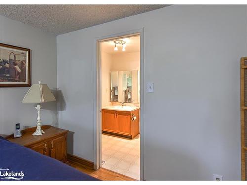 67 Carruthers Crescent, Barrie, ON - Indoor Photo Showing Bedroom