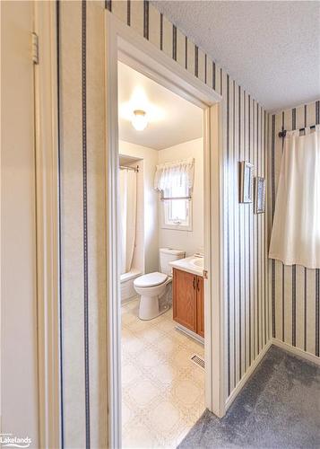 67 Carruthers Crescent, Barrie, ON - Indoor Photo Showing Bathroom