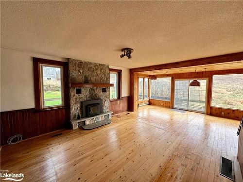 556341 6Th Line, The Blue Mountains, ON - Indoor Photo Showing Living Room With Fireplace