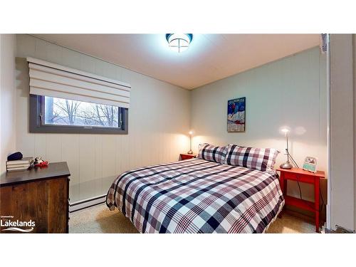 92 Main Road, Clearview, ON - Indoor Photo Showing Bedroom