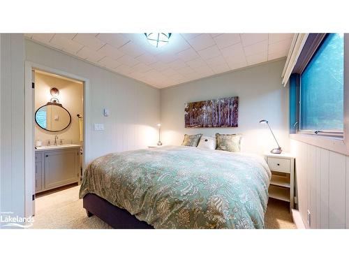 92 Main Road, Clearview, ON - Indoor Photo Showing Bedroom