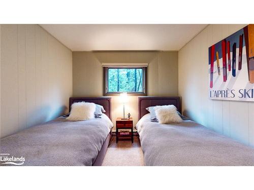 92 Main Road, Clearview, ON - Indoor Photo Showing Bedroom