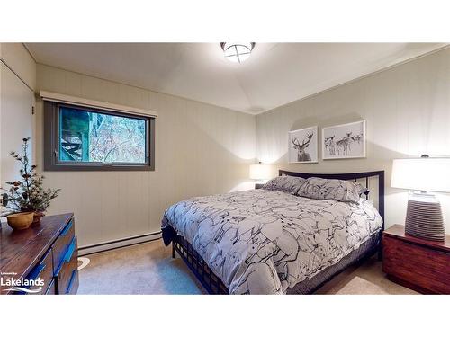 92 Main Road, Clearview, ON - Indoor Photo Showing Bedroom