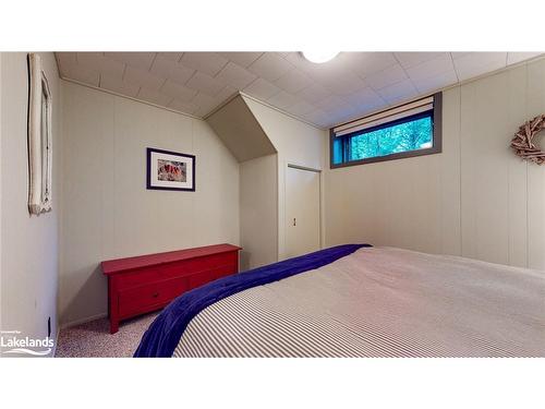 92 Main Road, Clearview, ON - Indoor Photo Showing Bedroom