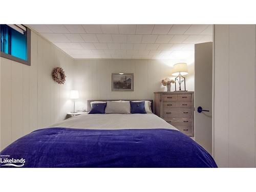 92 Main Road, Clearview, ON - Indoor Photo Showing Bedroom