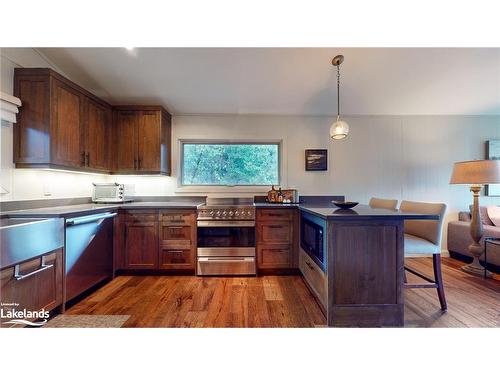 92 Main Road, Clearview, ON - Indoor Photo Showing Kitchen