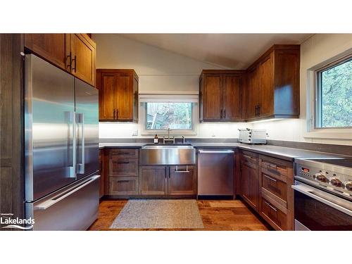 92 Main Road, Clearview, ON - Indoor Photo Showing Kitchen