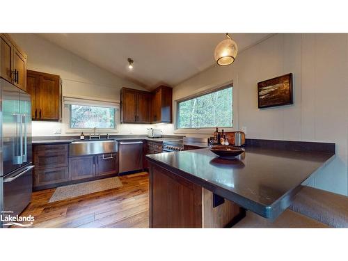 92 Main Road, Clearview, ON - Indoor Photo Showing Kitchen