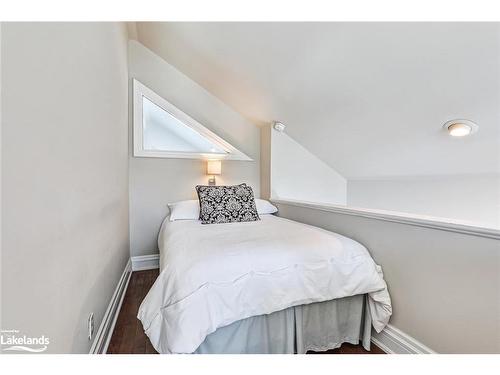 160 Grand Cypress Lane, The Blue Mountains, ON - Indoor Photo Showing Bedroom