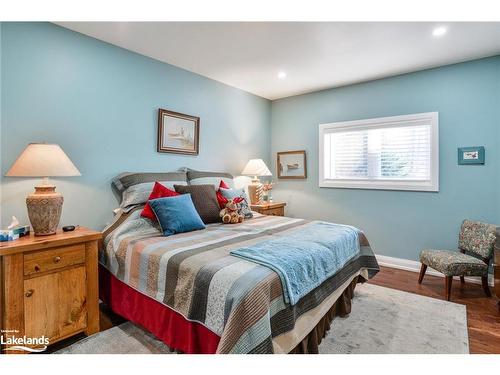 515 Lorne Street, Gravenhurst, ON - Indoor Photo Showing Bedroom