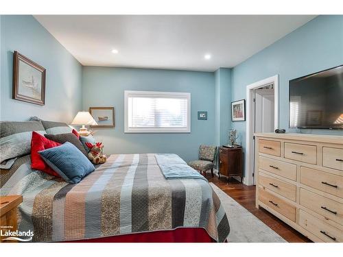 515 Lorne Street, Gravenhurst, ON - Indoor Photo Showing Bedroom