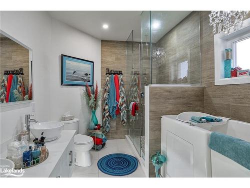 515 Lorne Street, Gravenhurst, ON - Indoor Photo Showing Bathroom