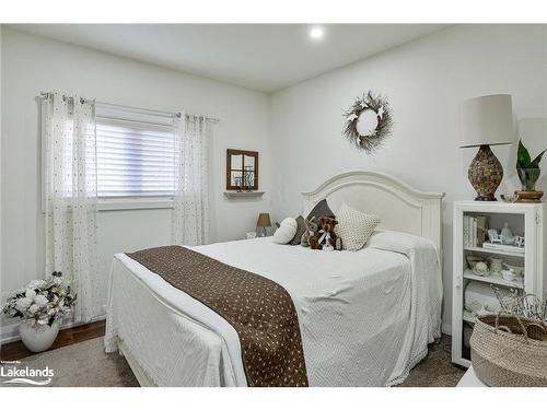 515 Lorne Street, Gravenhurst, ON - Indoor Photo Showing Bedroom