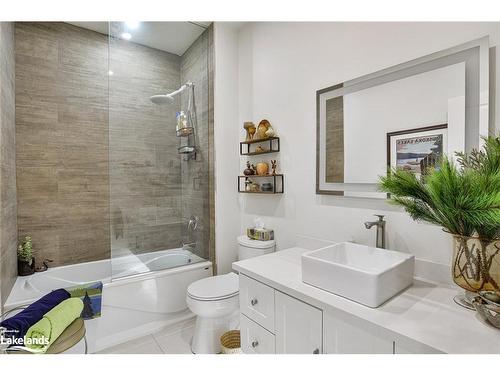 515 Lorne Street, Gravenhurst, ON - Indoor Photo Showing Bathroom